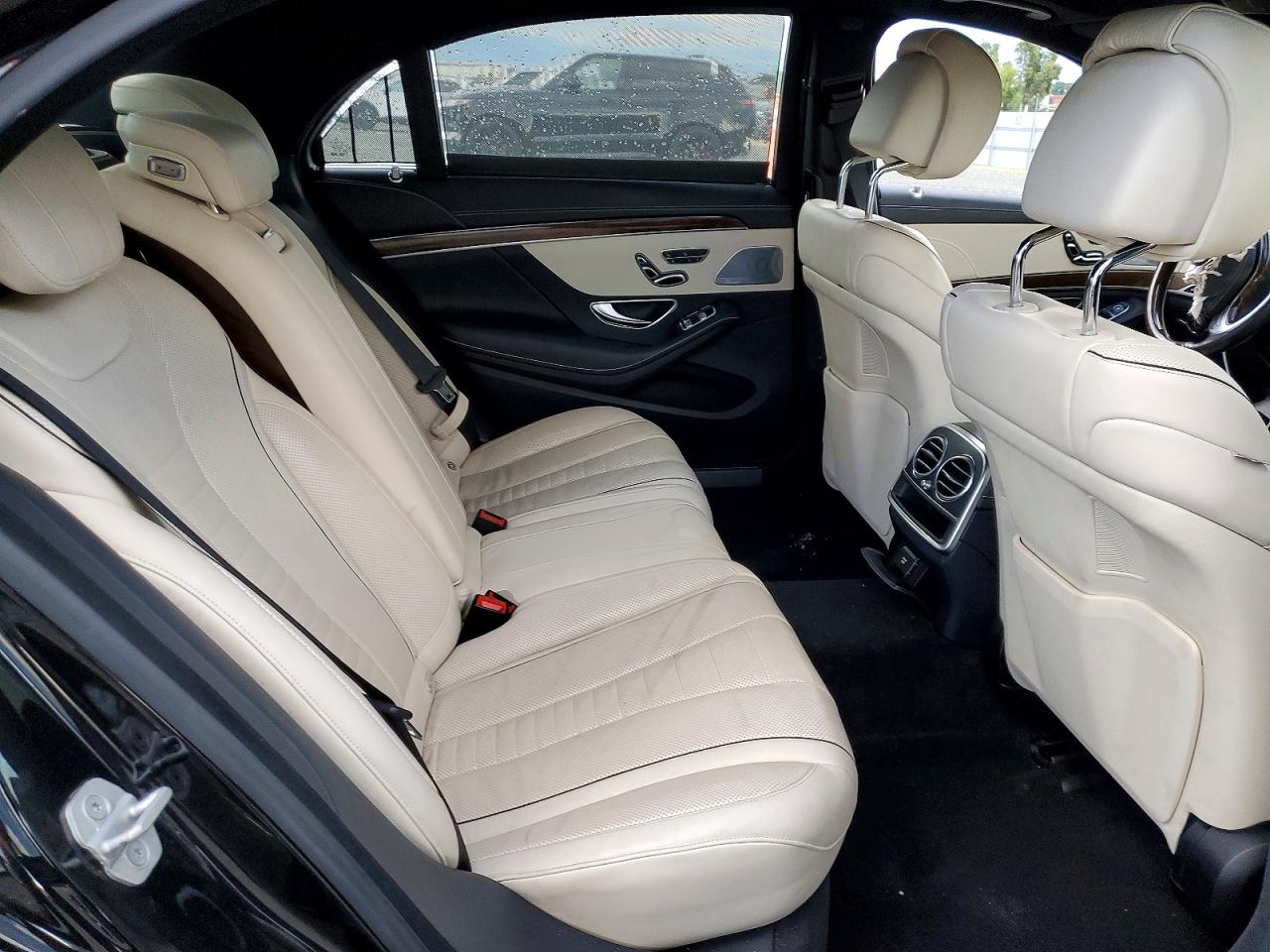 Mercedes-Benz S-Class 550