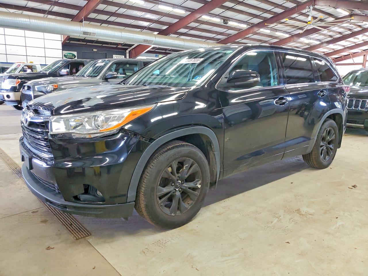 Salvage Toyota Highlander Image