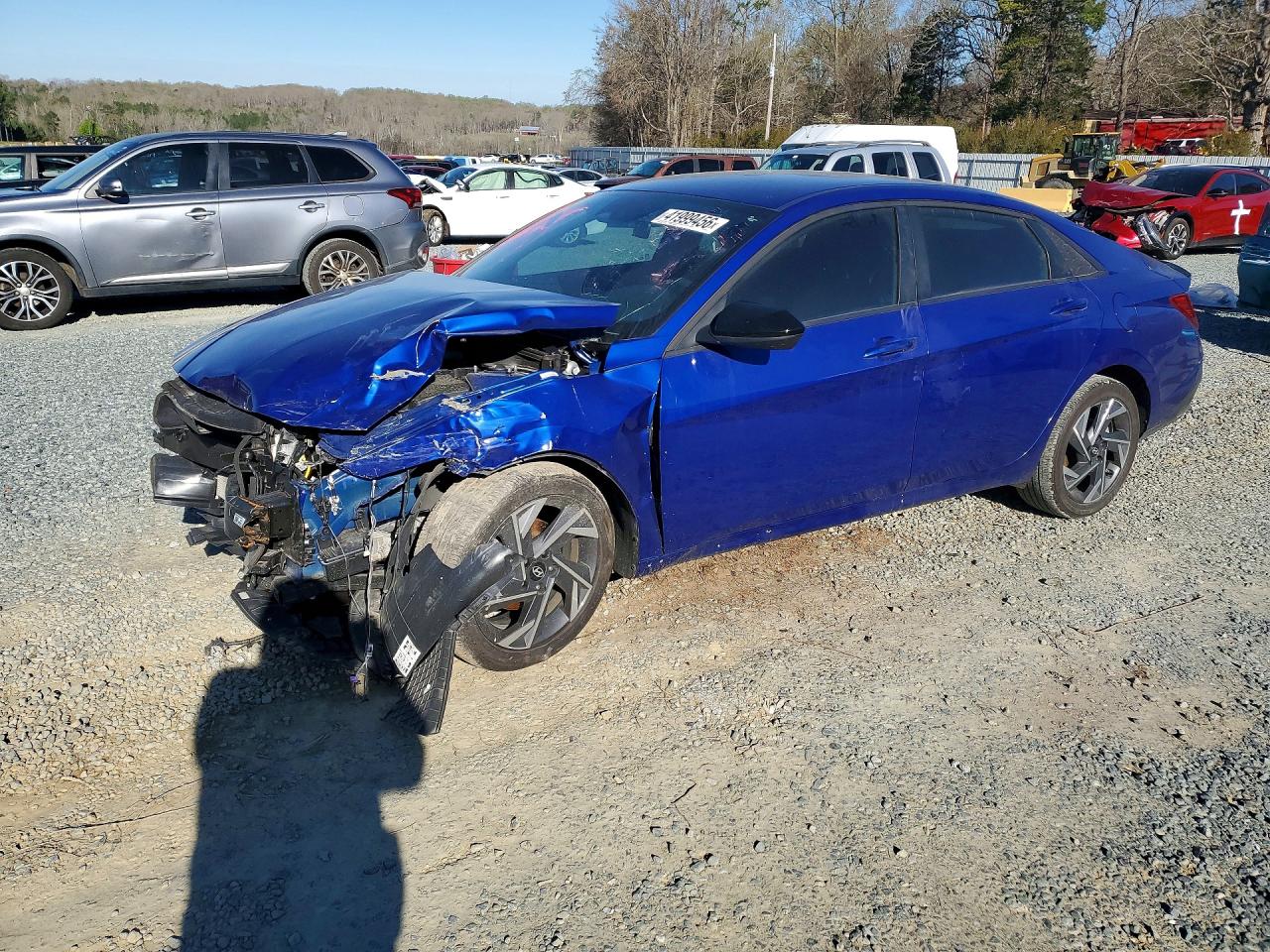 Salvage Hyundai ELANTRA Image