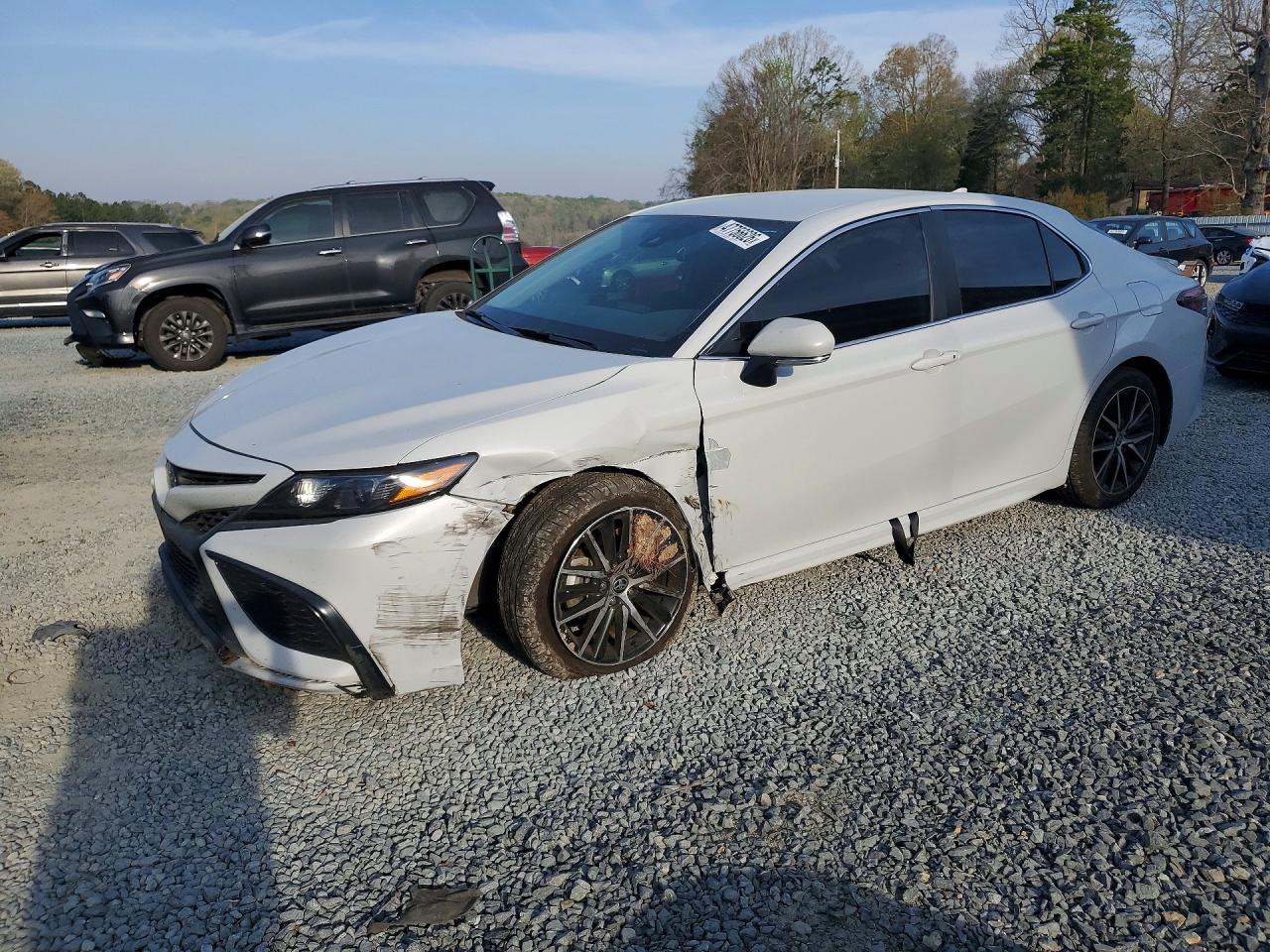 Salvage Toyota Camry Image