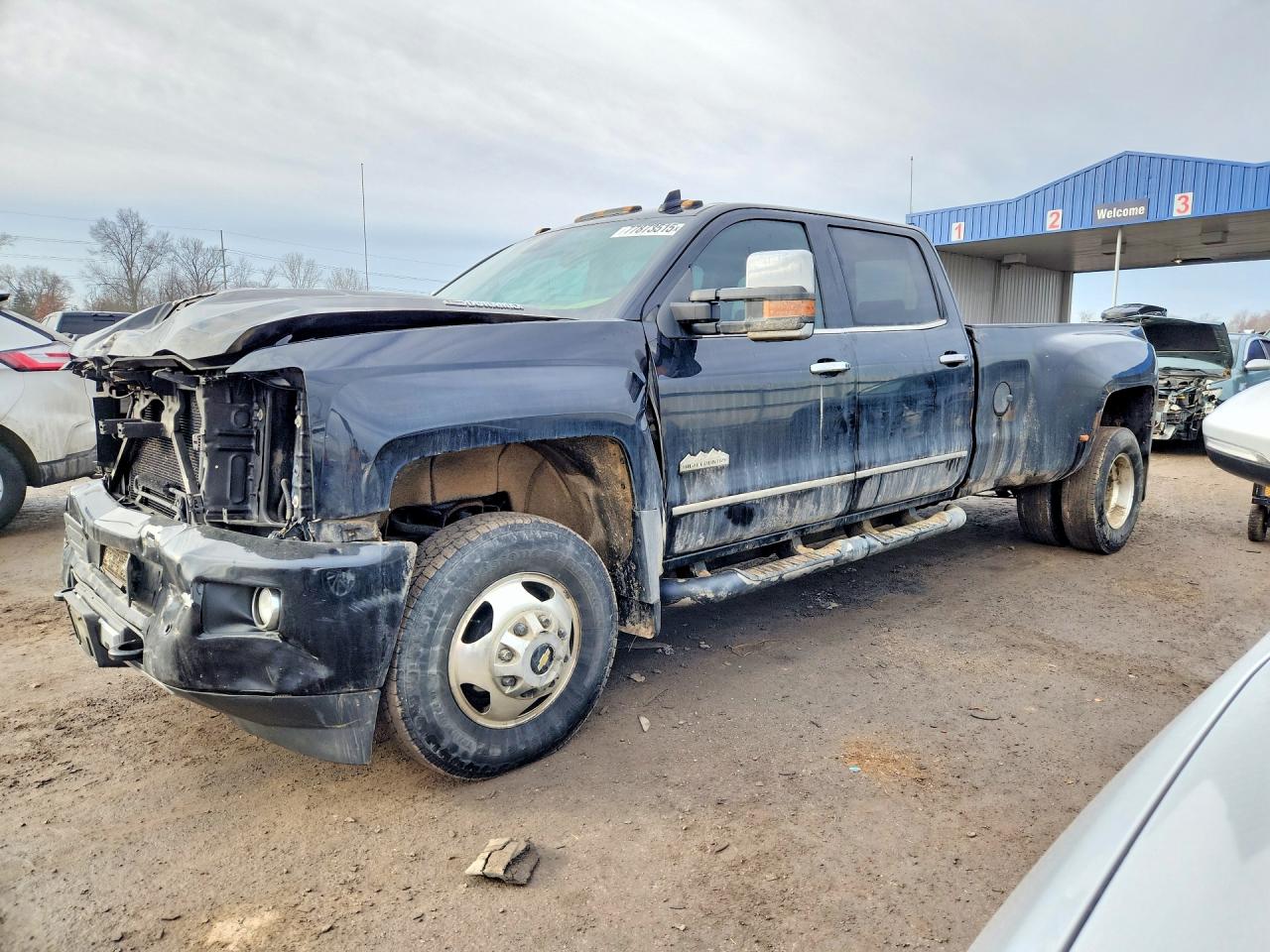 Salvage Chevrolet Silverado Image