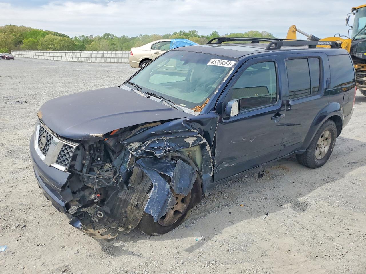 Salvage Nissan Pathfinder Image