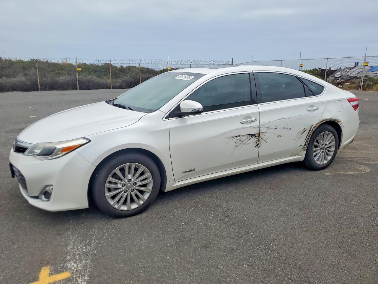 Salvage Toyota Avalon Image