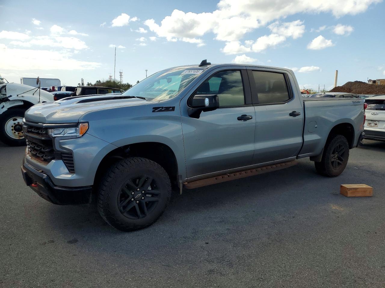 Salvage Chevrolet Silverado Image