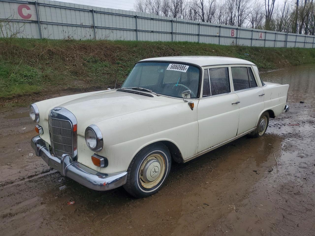 Salvage Mercedes-Benz 190-Class Image