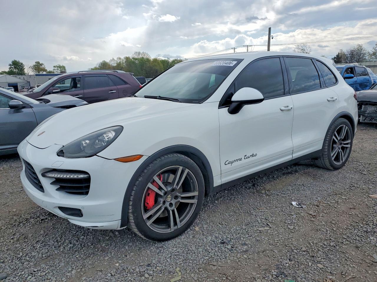 Salvage Porsche Cayenne Image