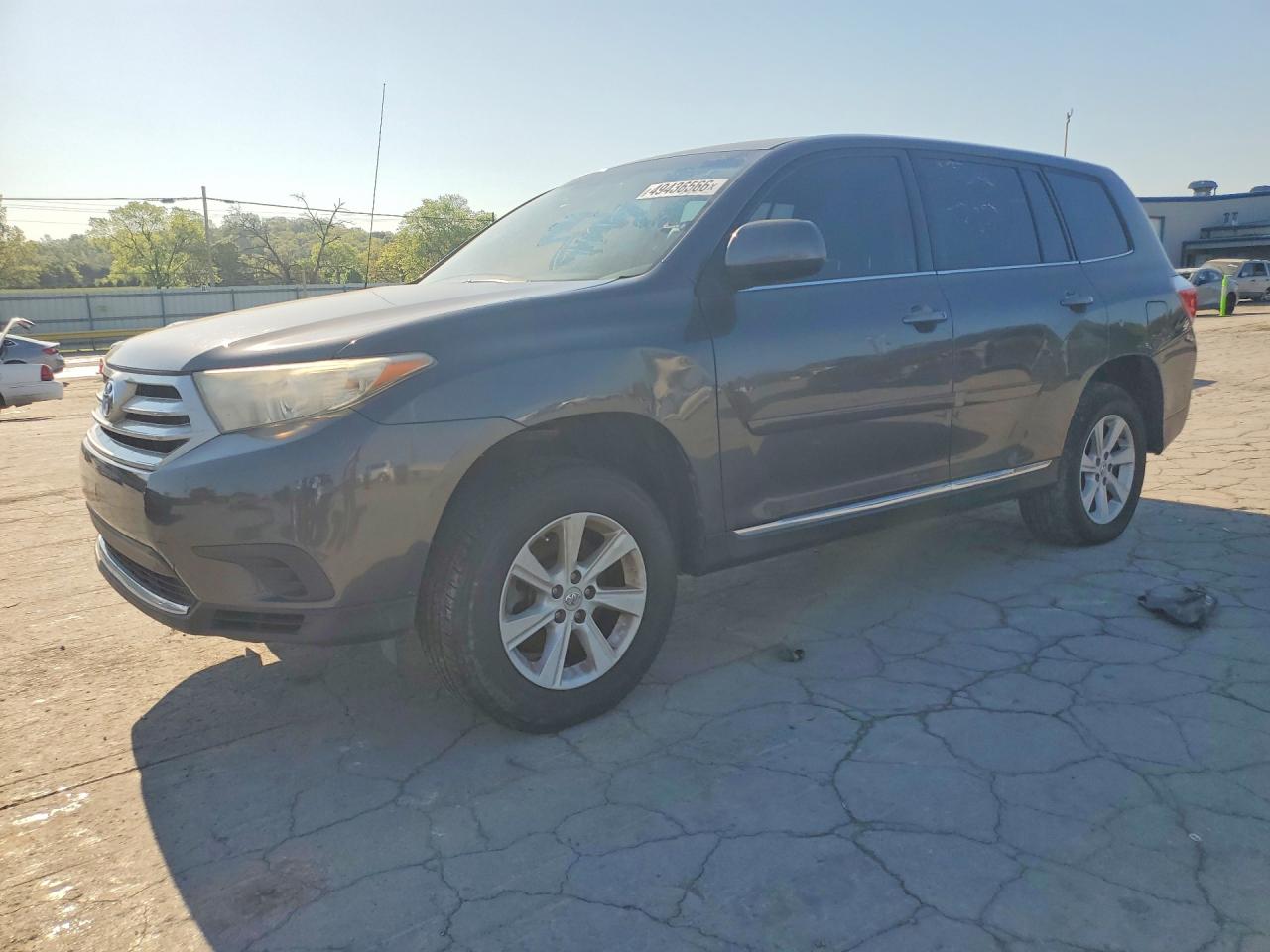 Salvage Toyota Highlander Image