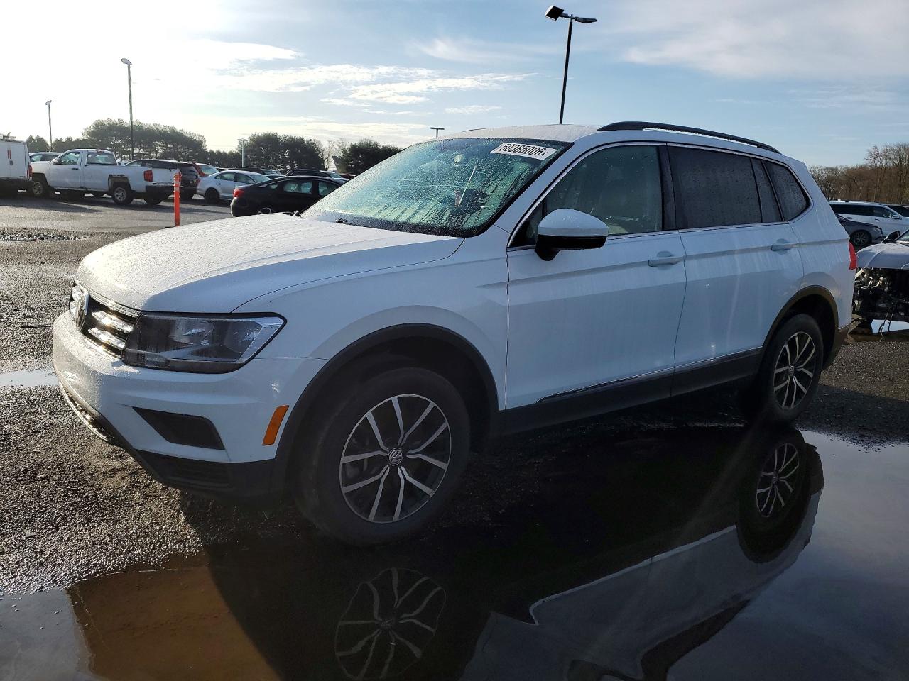 Salvage Volkswagen Tiguan Image