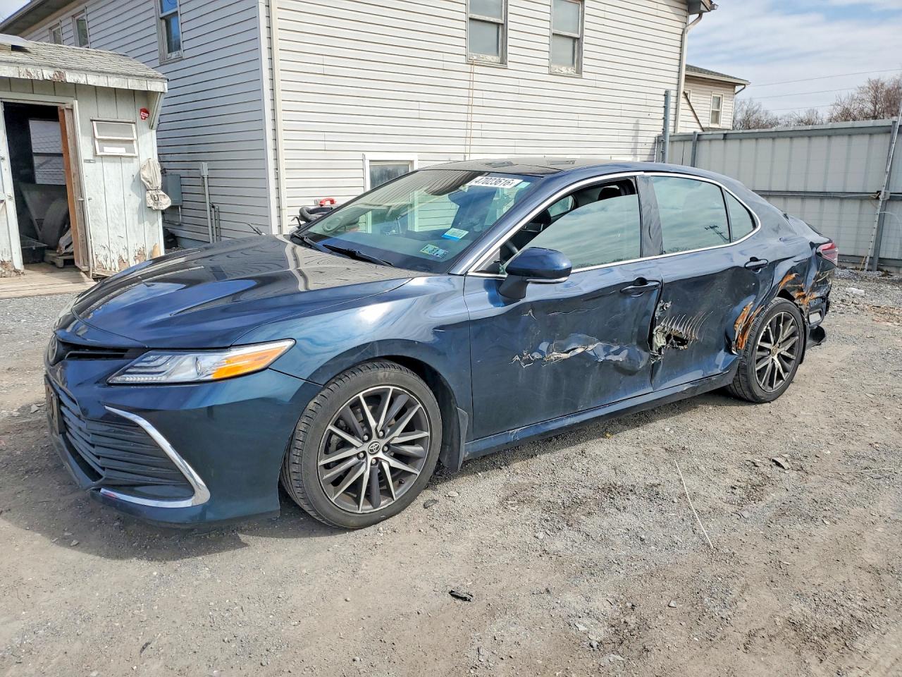 Salvage Toyota Camry Image