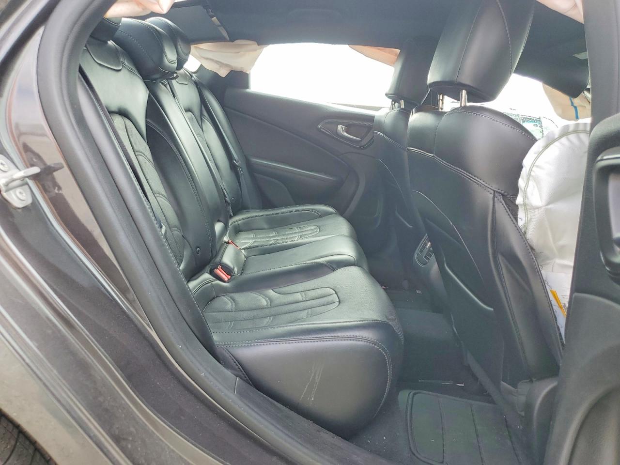Chrysler 200