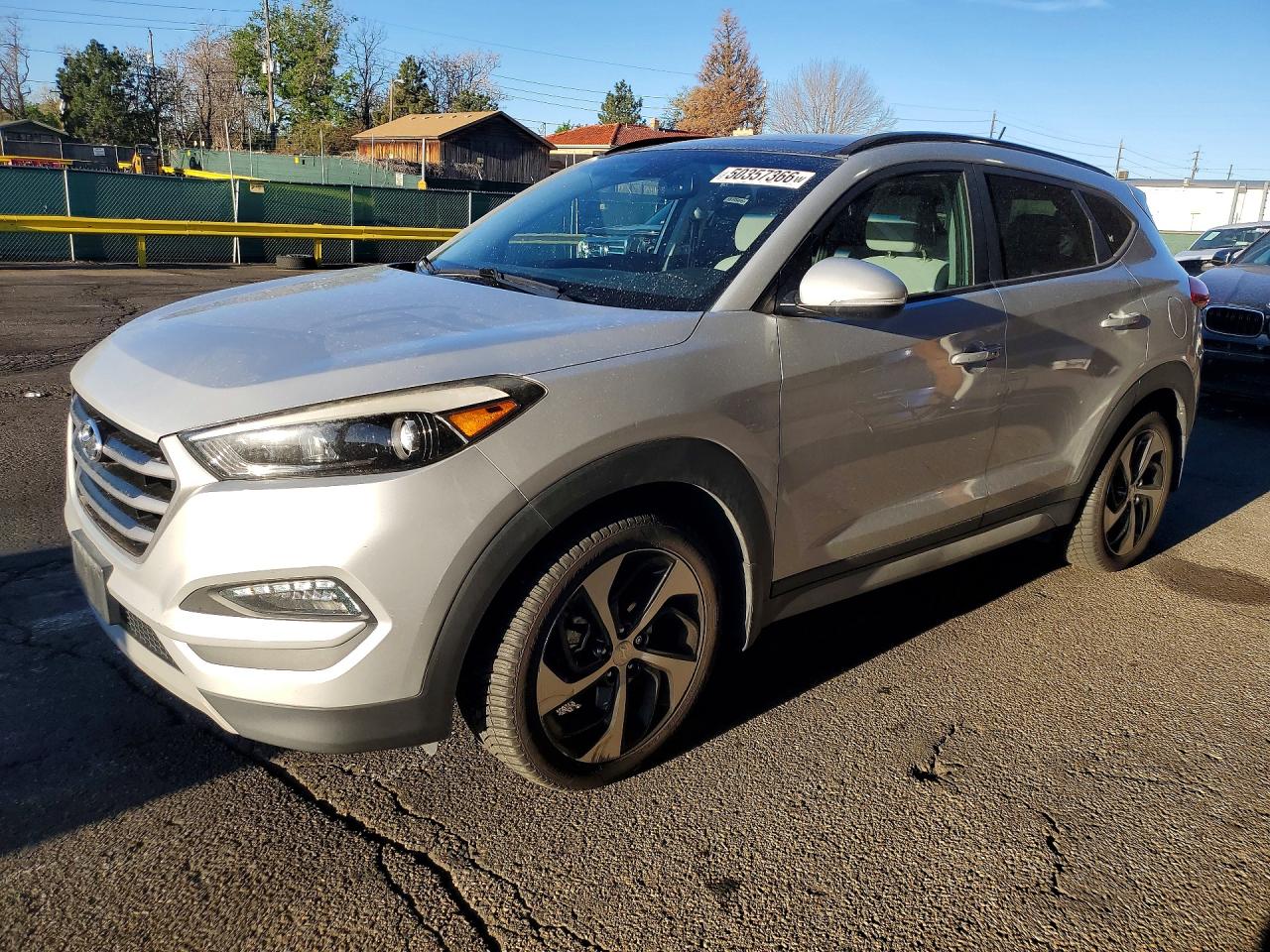 Salvage Hyundai TUCSON Image