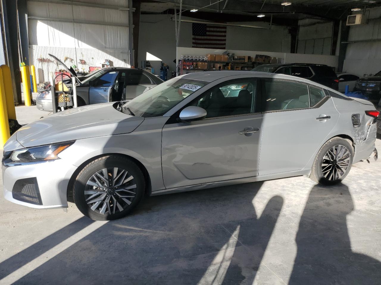 Salvage Nissan Altima Image