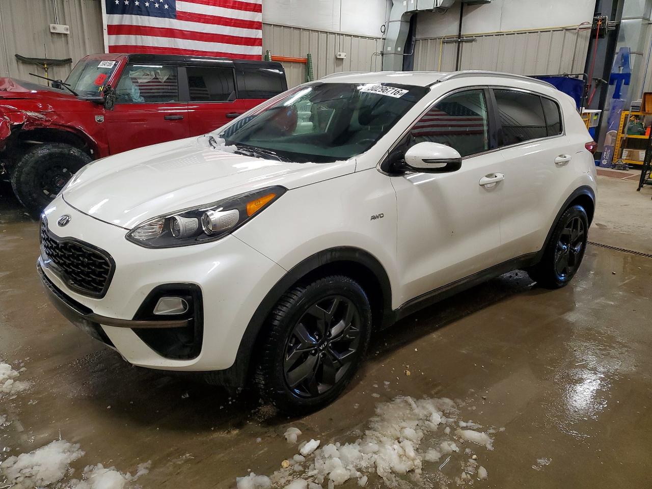 Salvage Kia Sportage Image