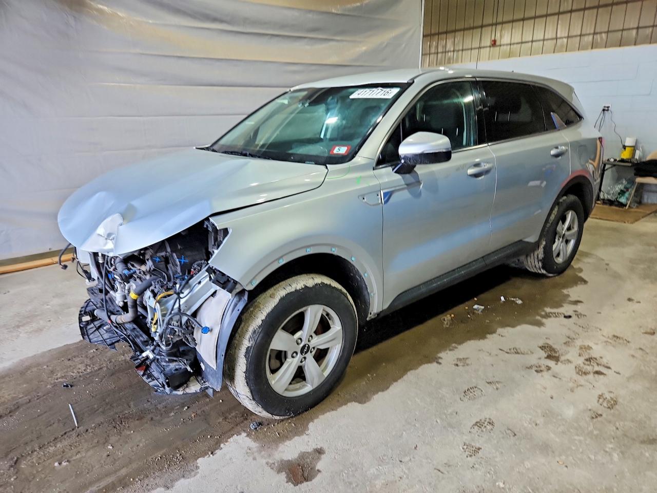 Salvage Kia Sorento Image