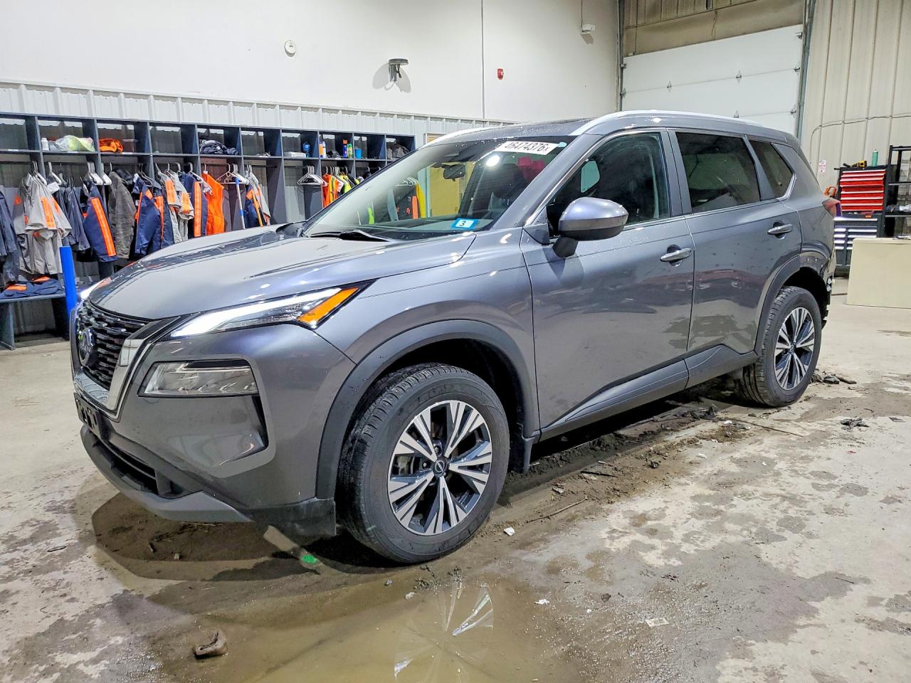 Salvage Nissan Rogue Image