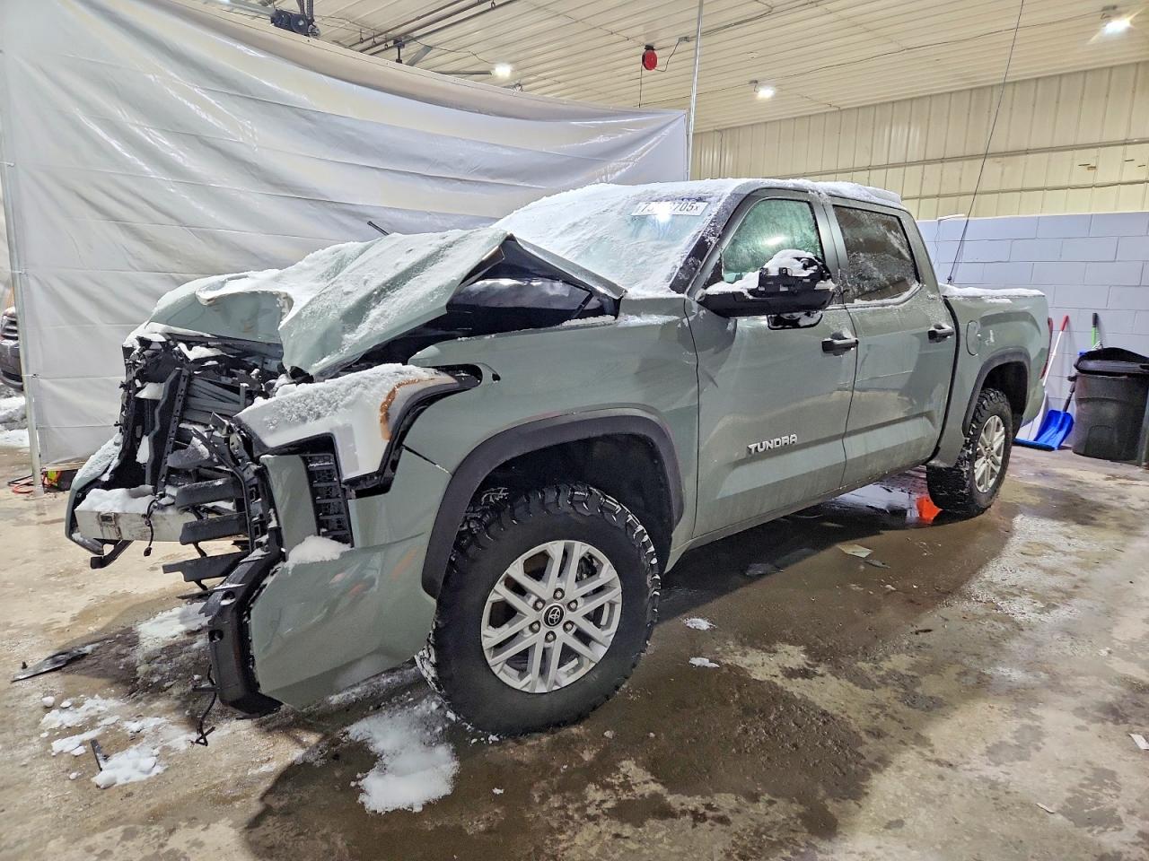 Salvage Toyota Tundra Image