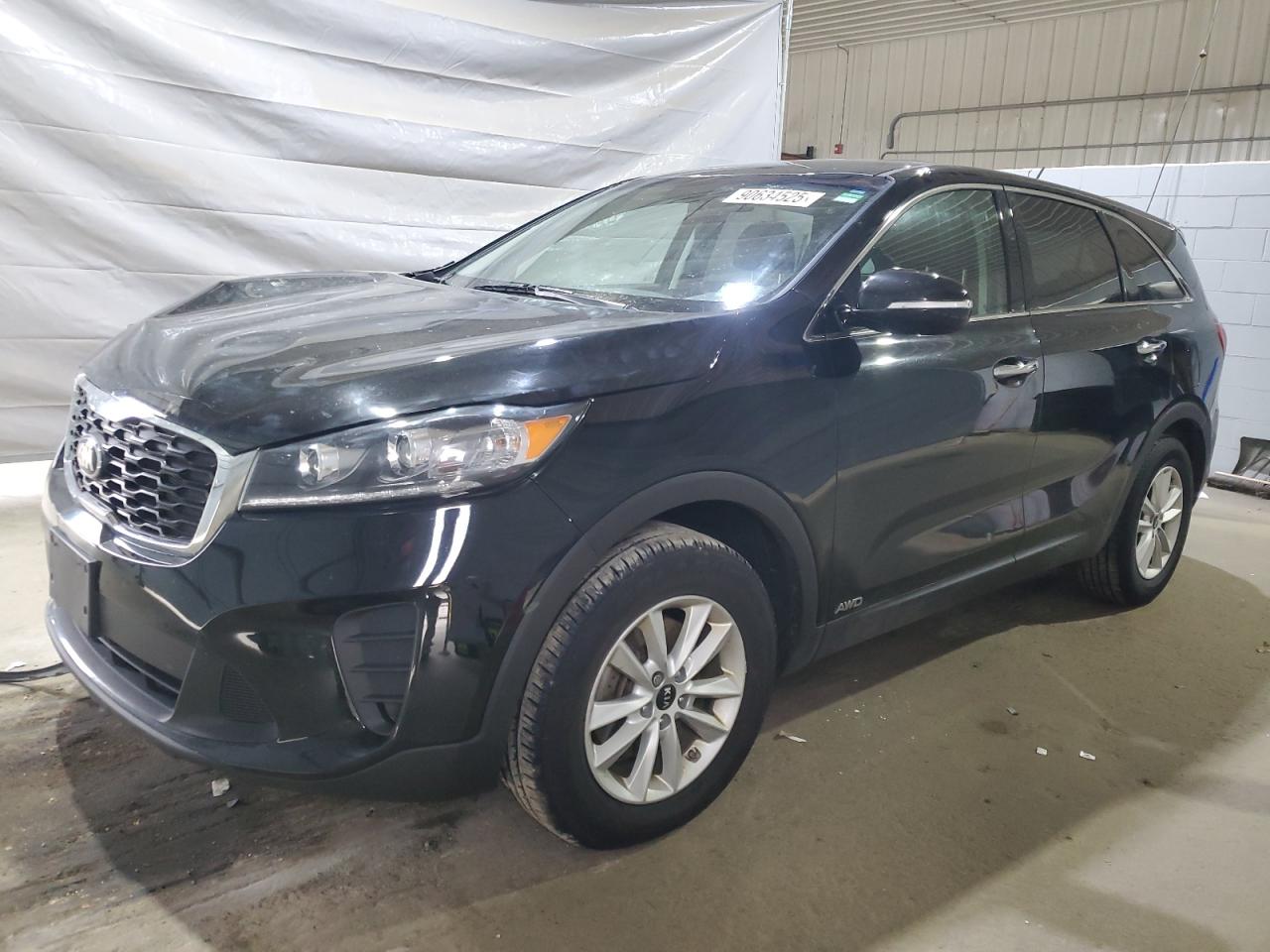 Salvage Kia Sorento Image