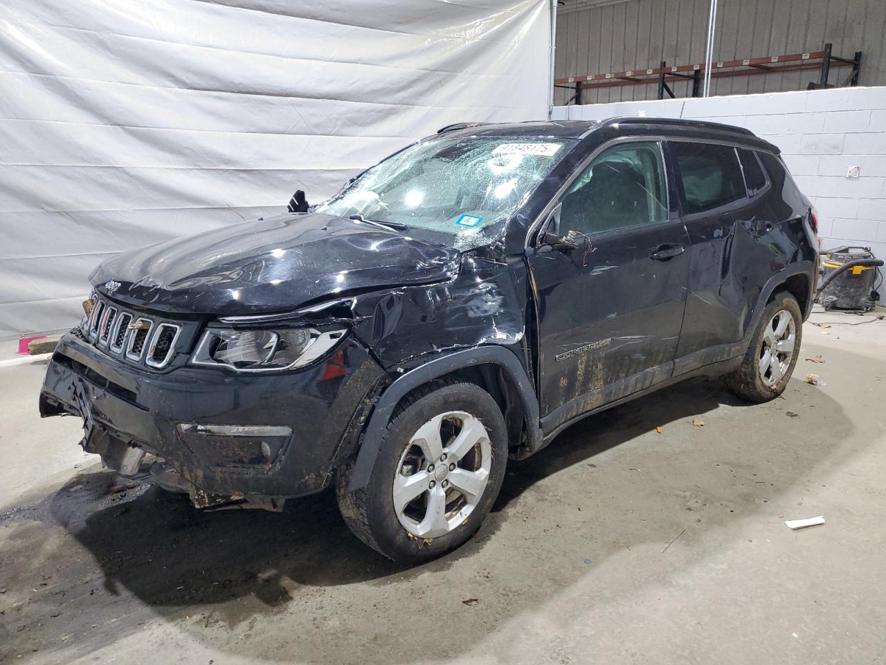 Salvage Jeep Compass Image
