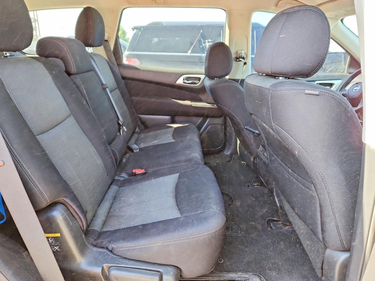 Nissan Pathfinder Sv