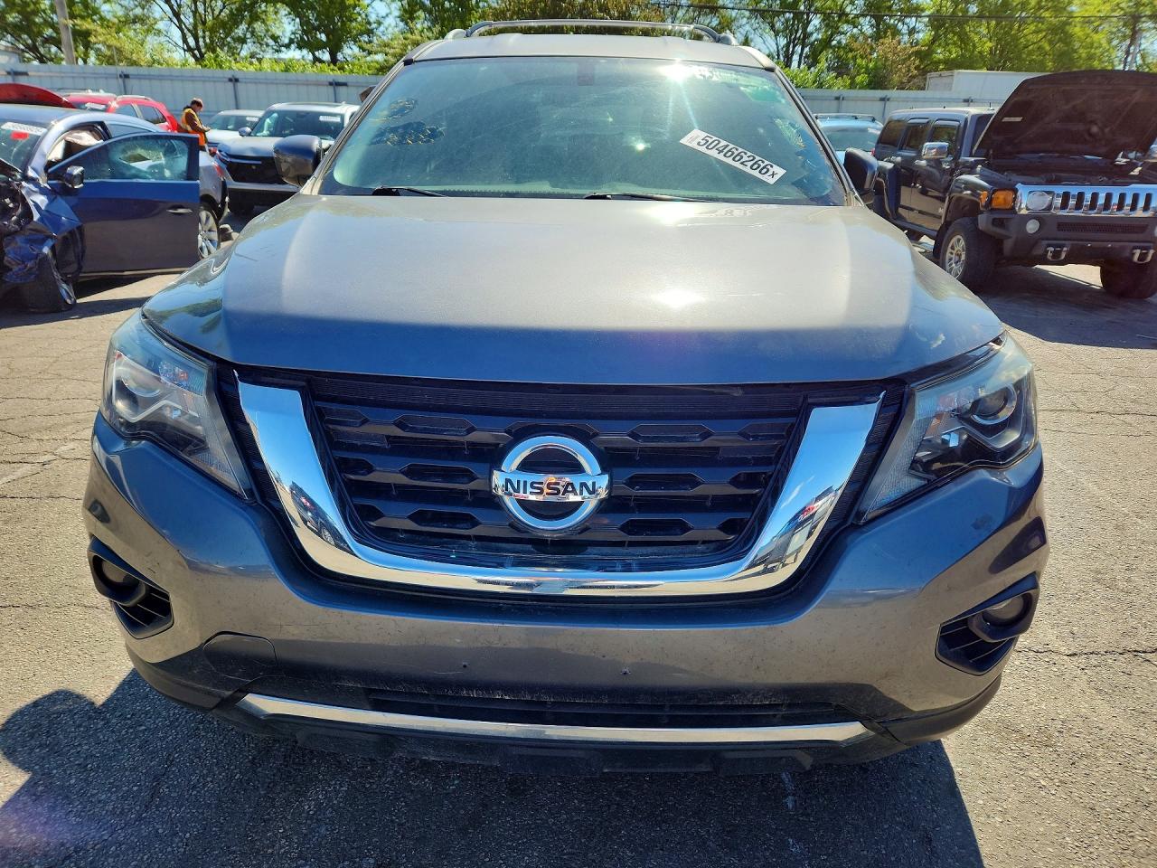 Nissan Pathfinder Sv