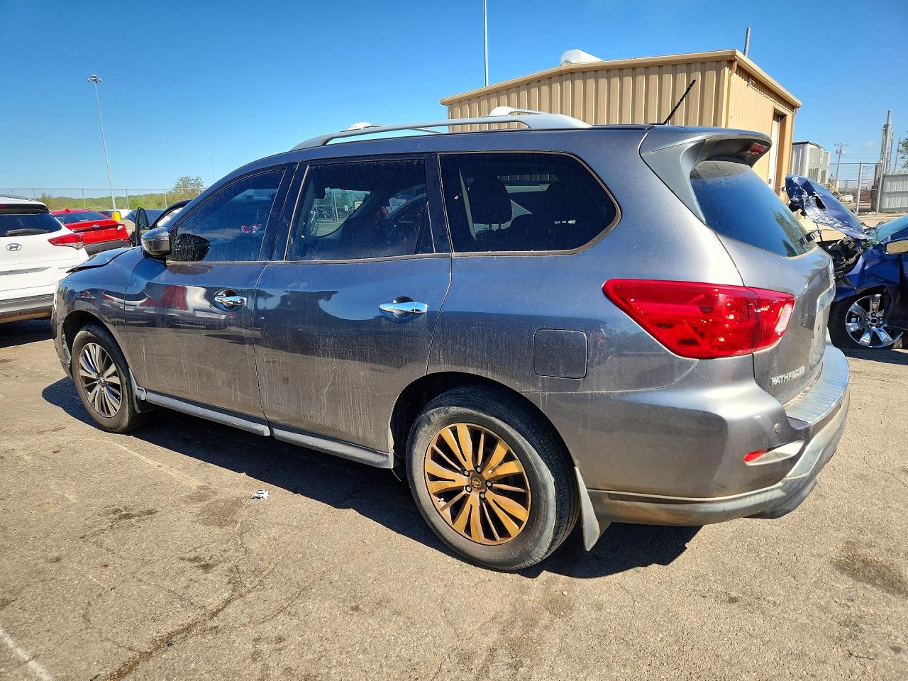 Nissan Pathfinder Sv