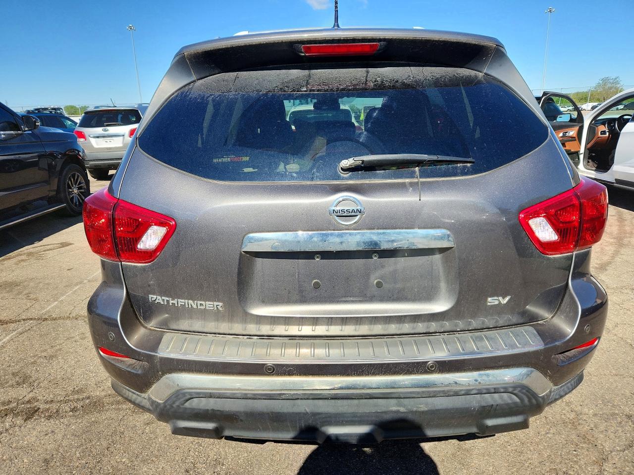 Nissan Pathfinder Sv