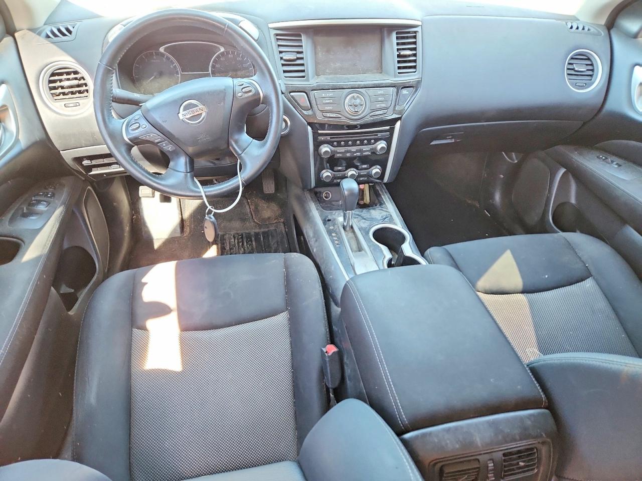 Nissan Pathfinder Sv