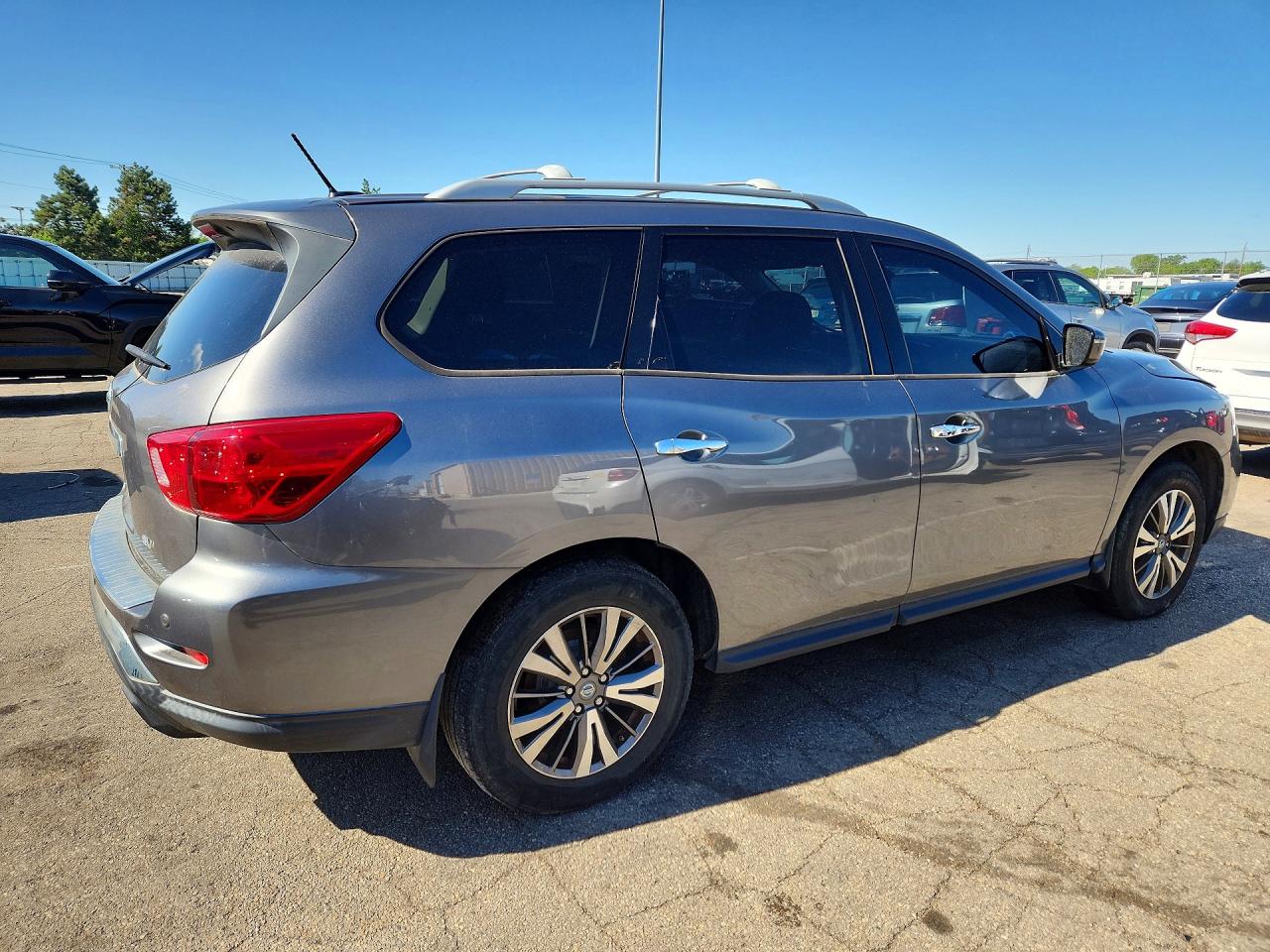 Nissan Pathfinder Sv
