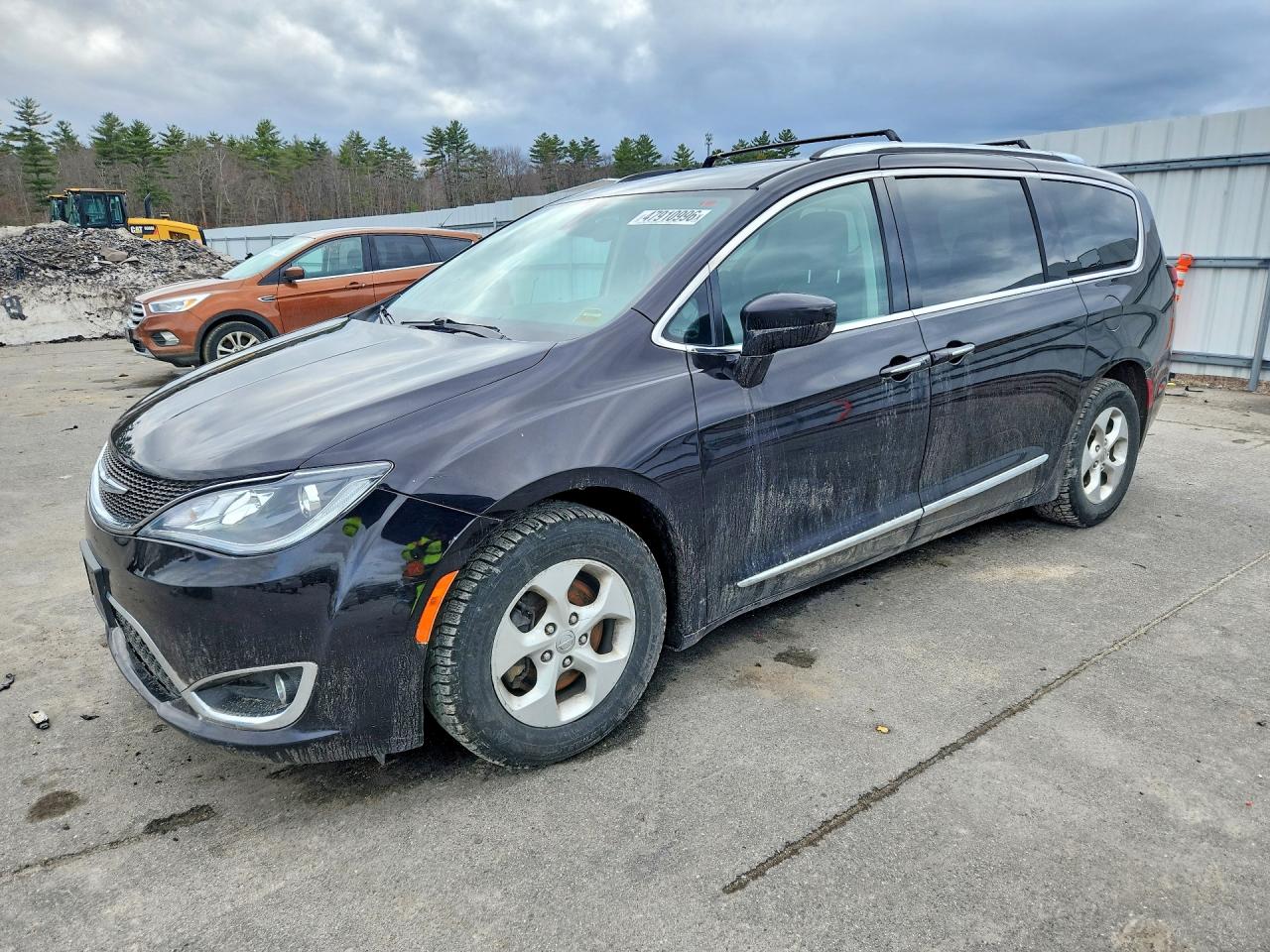 Salvage Chrysler Pacifica Image