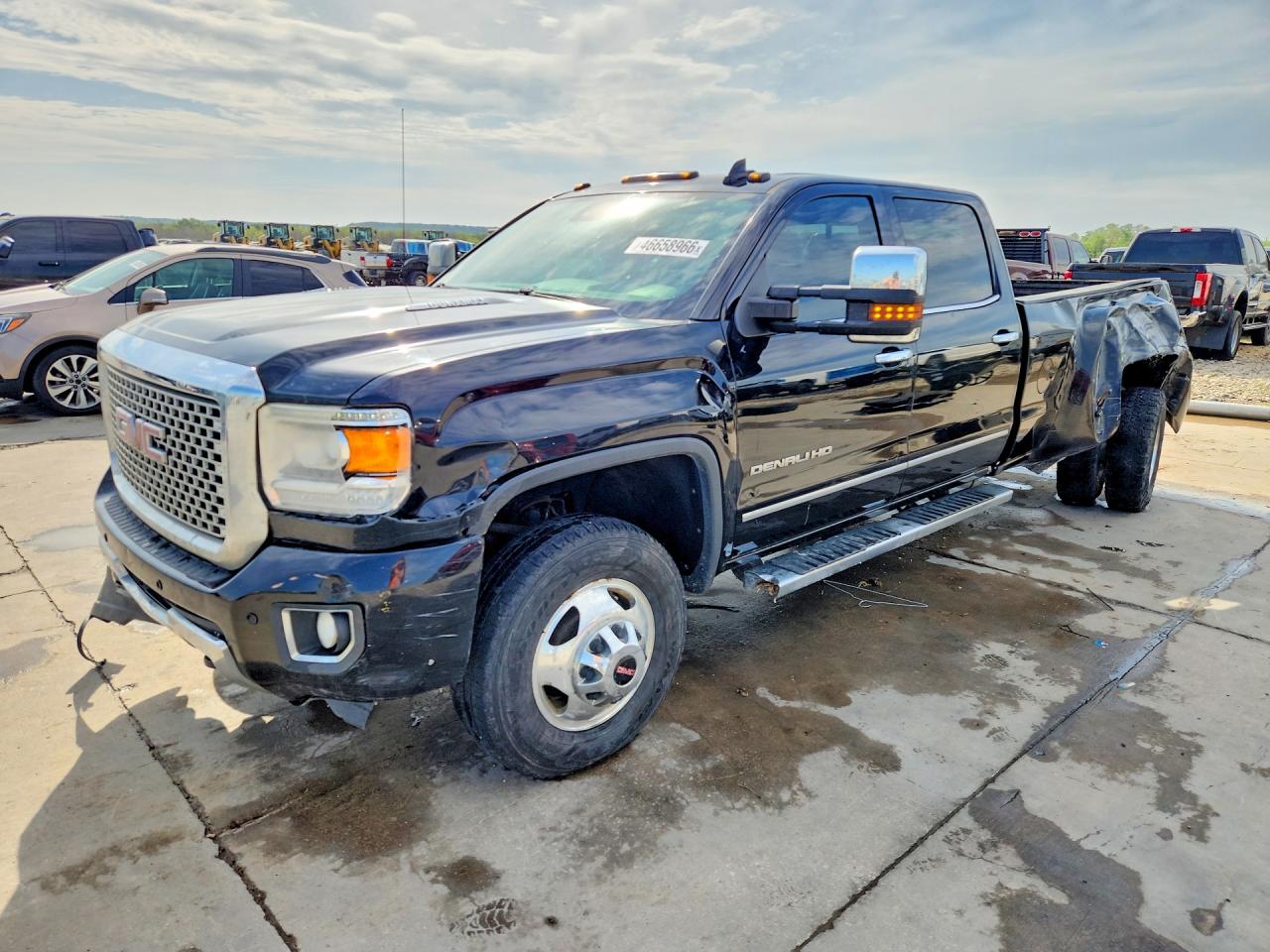 Salvage GMC Sierra Image