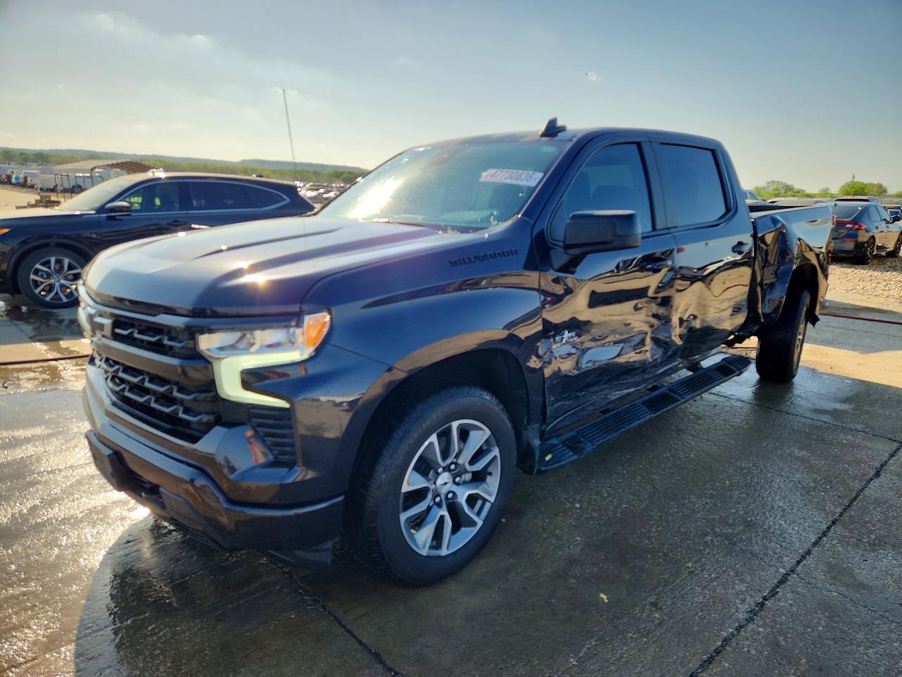 Salvage Chevrolet Silverado Image