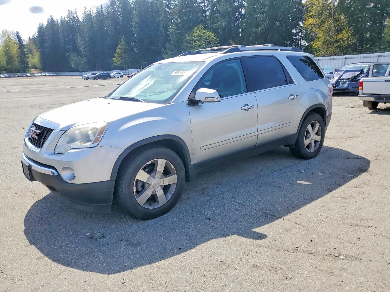 Salvage GMC Acadia Image