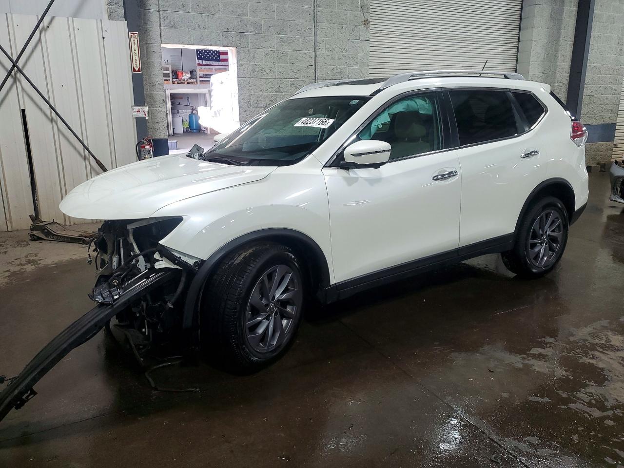 Salvage Nissan Rogue Image
