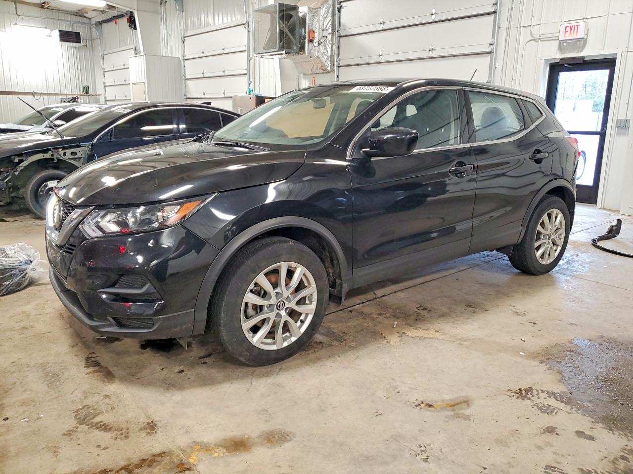 Salvage Nissan Rogue Image