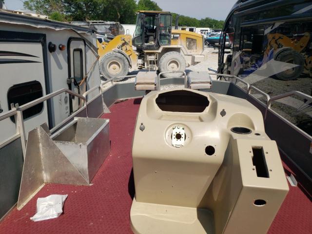 Sun Tracker Boat