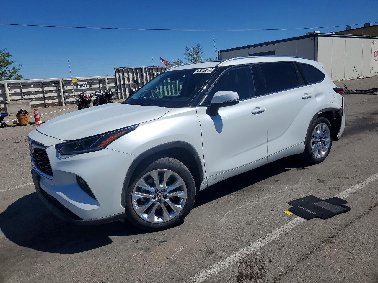 Salvage Toyota Highlander Image