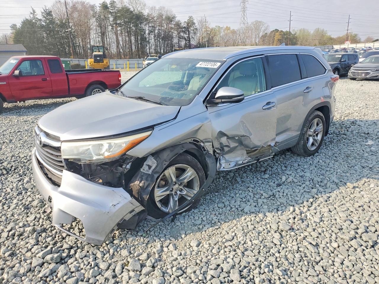Salvage Toyota Highlander Image