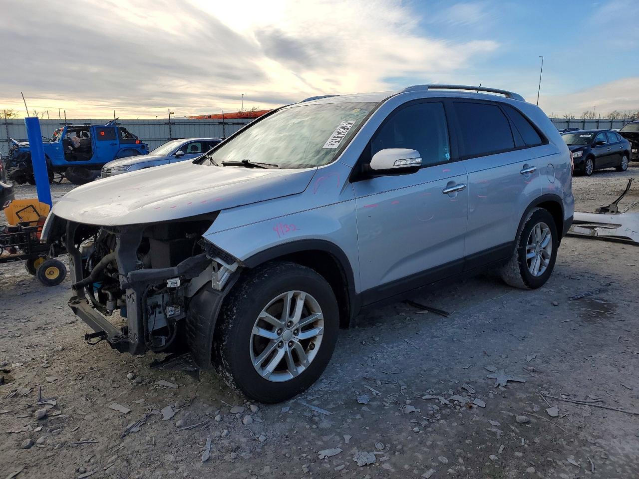 Salvage Kia Sorento Image