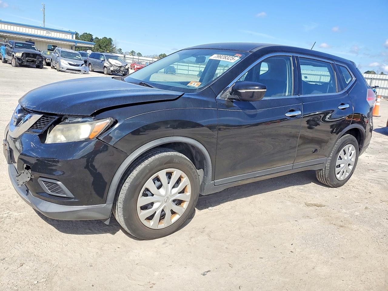 Salvage Nissan Rogue Image