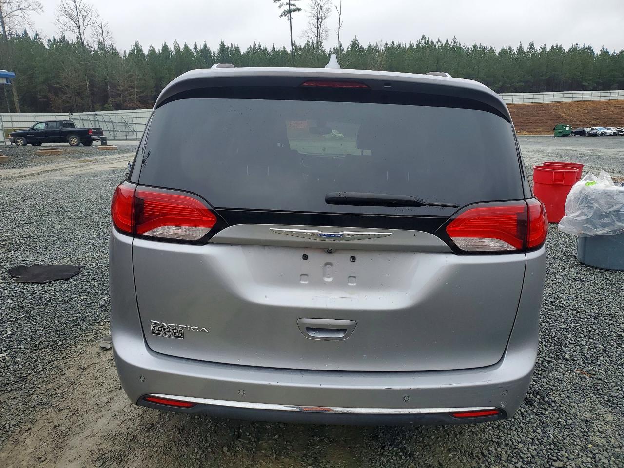 Chrysler Pacifica Touring L