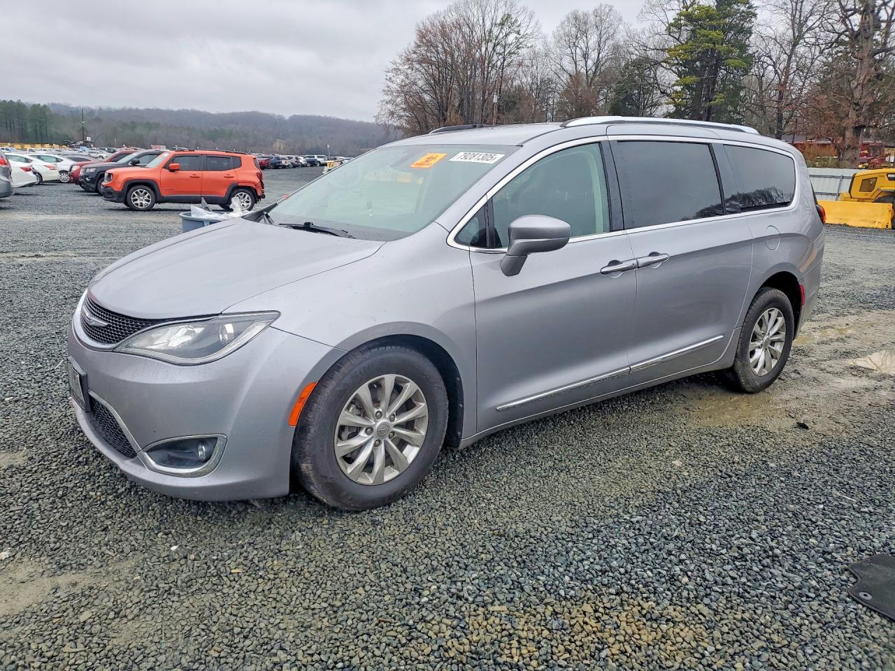 Salvage Chrysler Pacifica Image