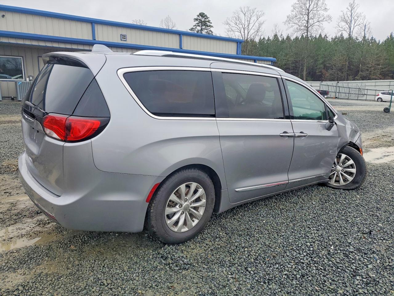 Chrysler Pacifica Touring L