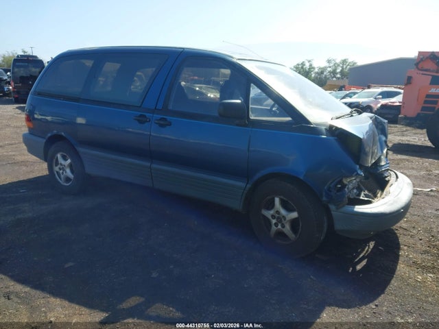 Salvage Toyota Previa Image