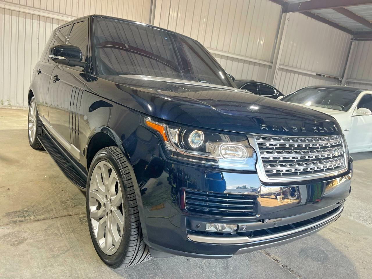 Salvage Land Rover Range Rover Image