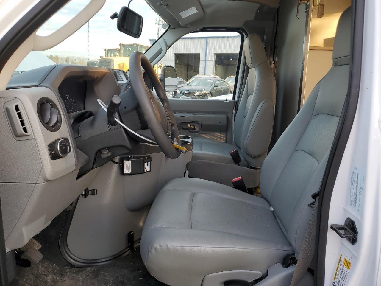 Ford Econoline E450 Super Duty Cutaway Van