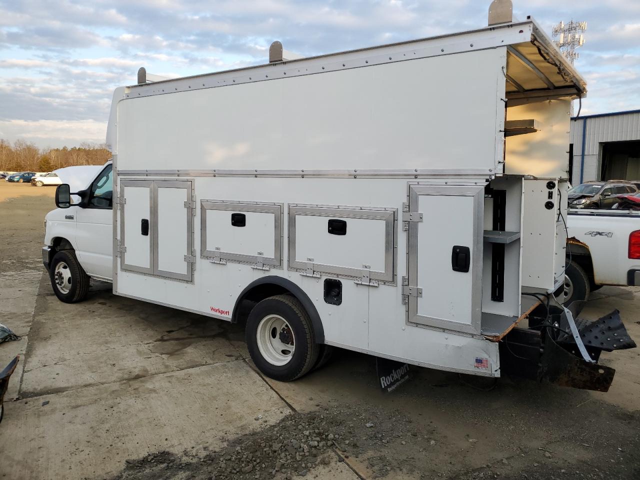 Ford Econoline E450 Super Duty Cutaway Van