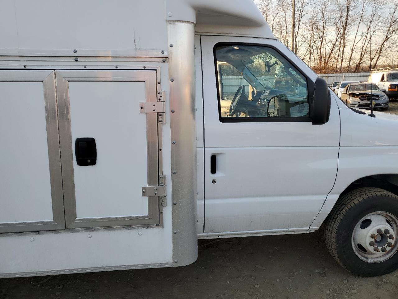 Ford Econoline E450 Super Duty Cutaway Van