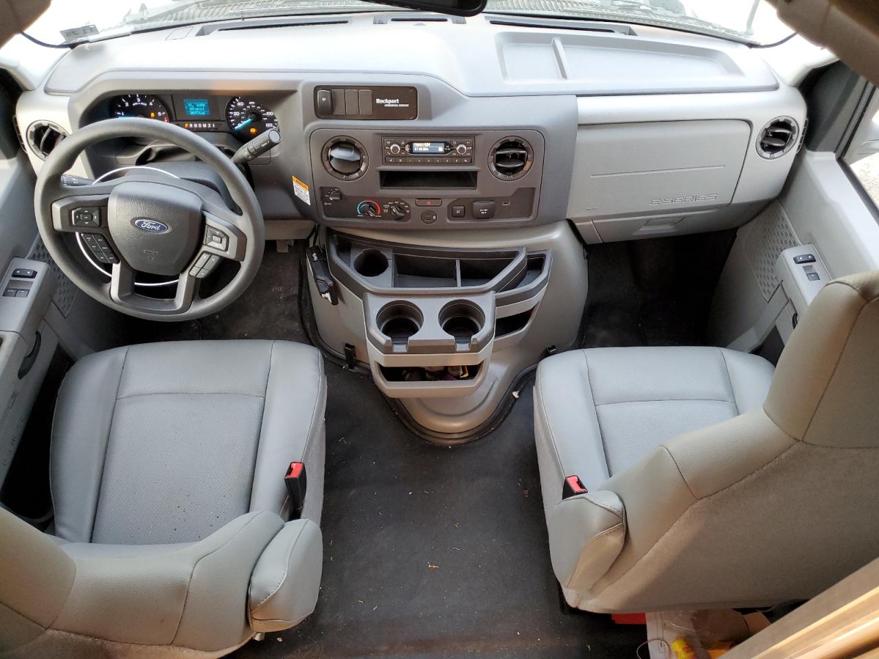 Ford Econoline E450 Super Duty Cutaway Van
