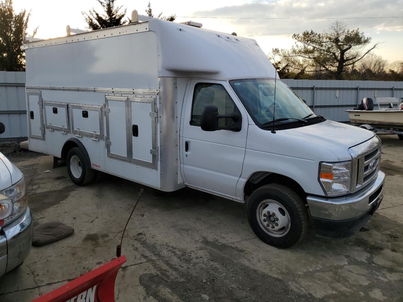 Ford Econoline E450 Super Duty Cutaway Van