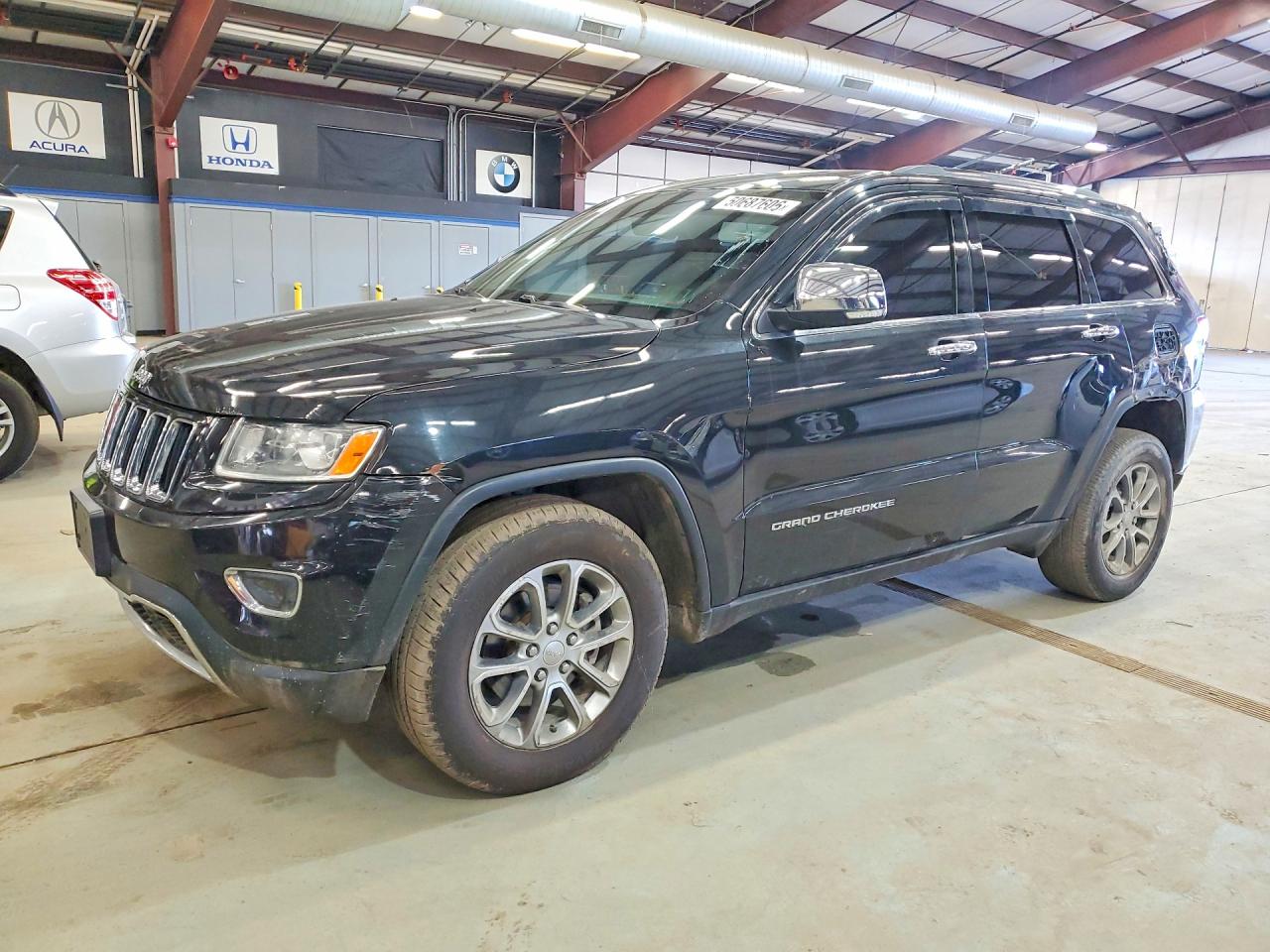 Salvage Jeep Cherokee Image